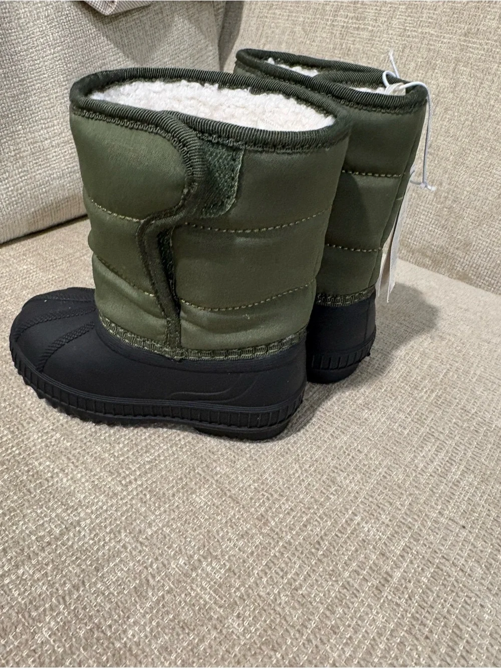 Old navy toddler green/black snow boots size 6 toddler NEW